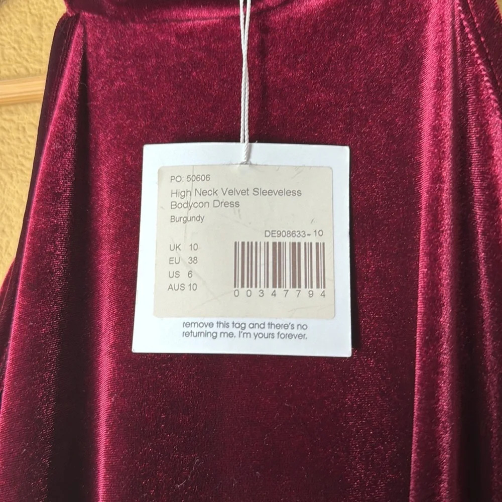 Missguided - Velvet Halterneck Bodycon Dress Burgundy. 6 - Picture 5 of 8